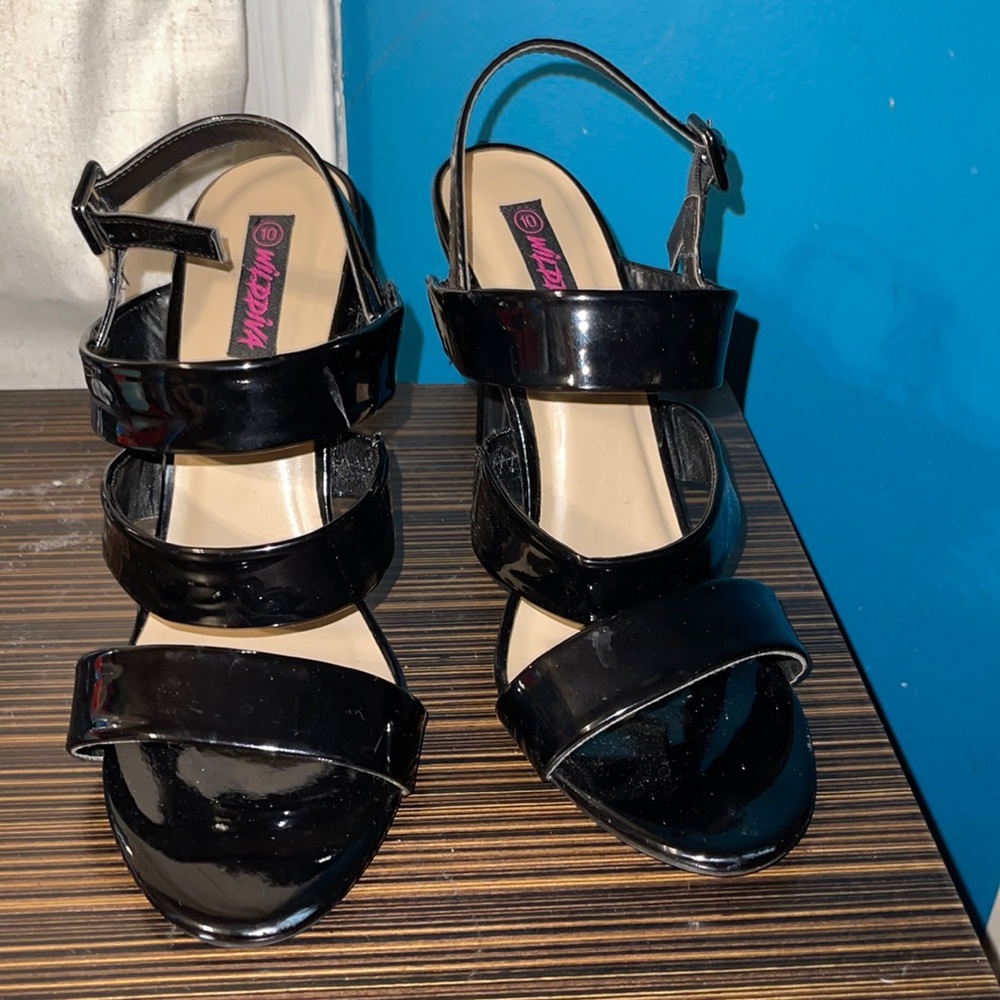 Black heels!!! - Picture 2 of 6